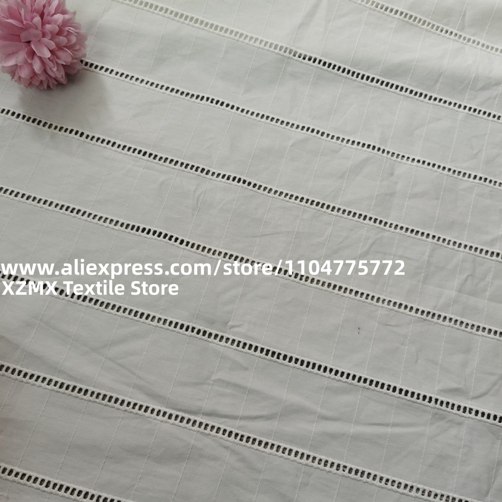 Sewing Eyelet Fabric - Tessuto in cotone ricamato a righe
