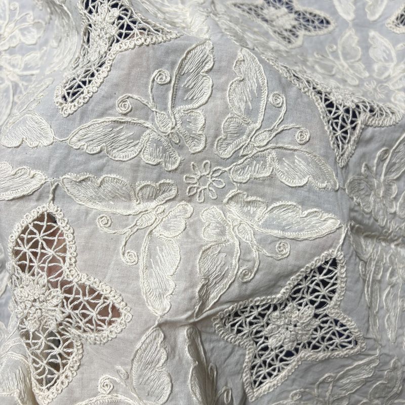 Sewing Eyelet Fabric - Tessuto in cotone con ricamo a